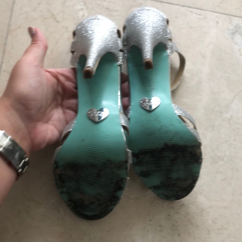Shoes - Picture 3 of 4